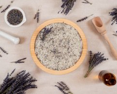 Kúpeľová soľ s kvetmi levandule - voľne navážená